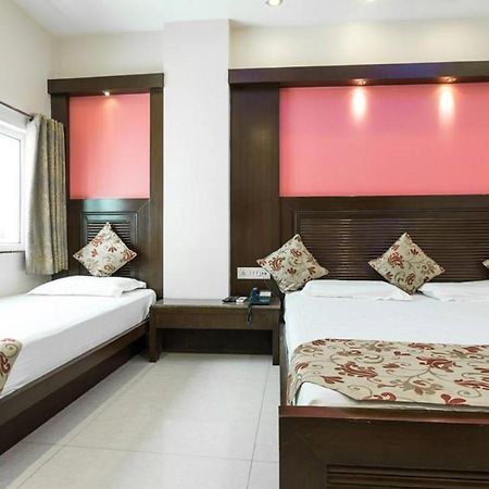 Amax Inn New Delhi Bagian luar foto