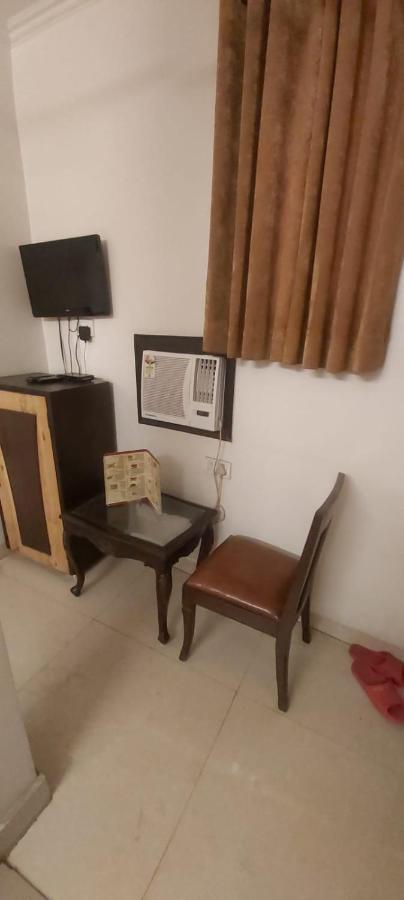 Amax Inn New Delhi Bagian luar foto