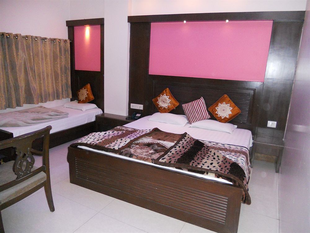 Amax Inn New Delhi Bagian luar foto