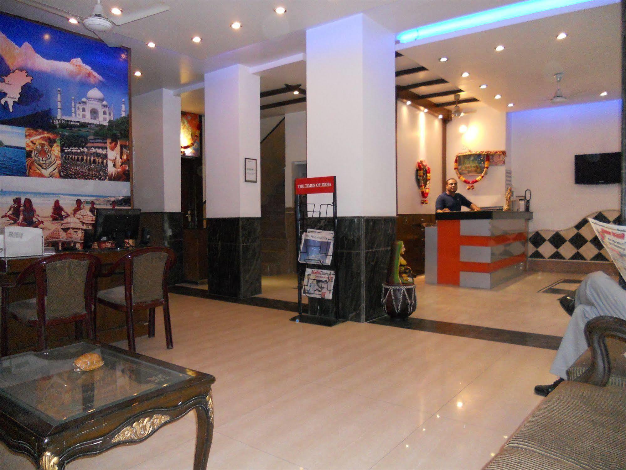 Amax Inn New Delhi Bagian luar foto