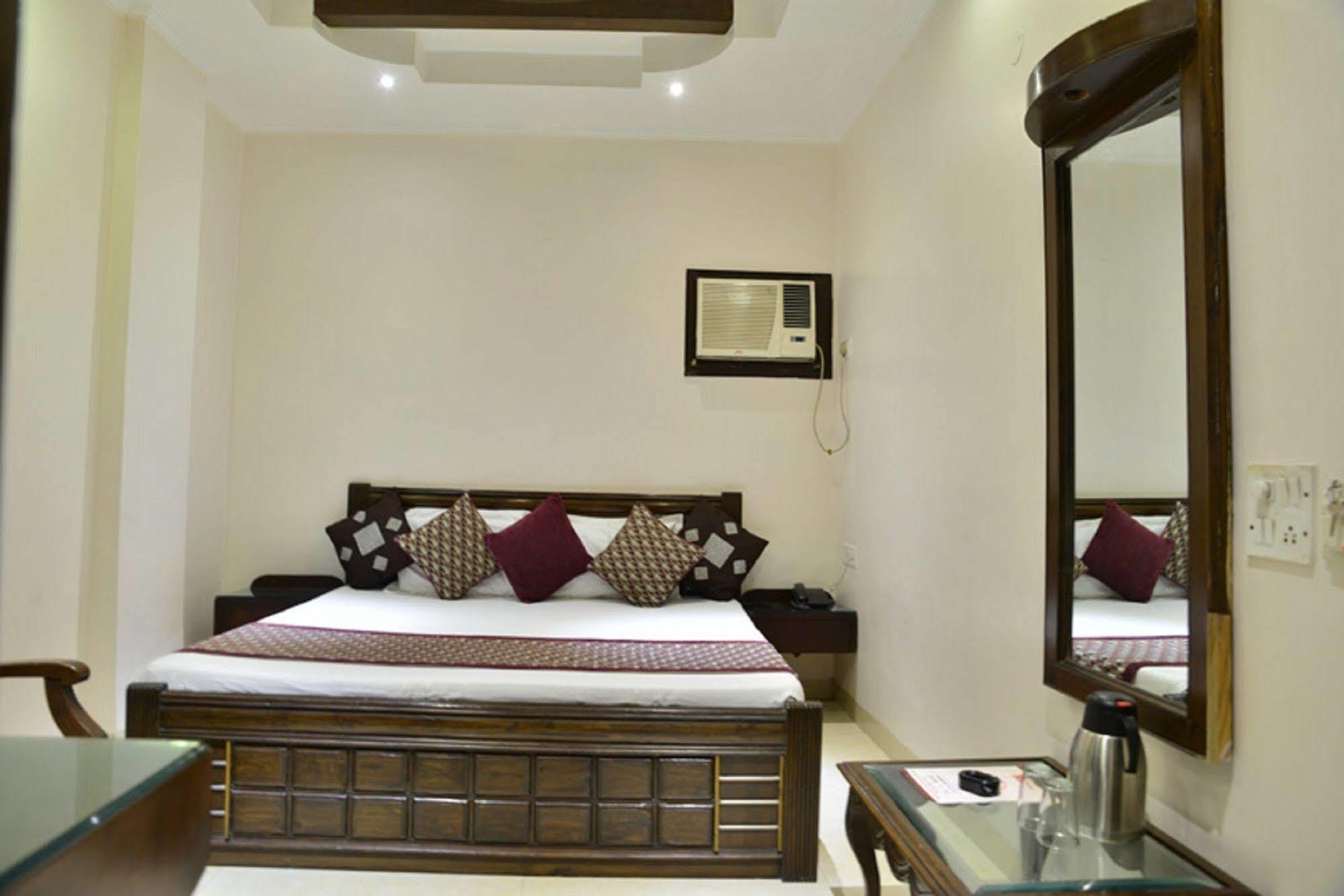 Amax Inn New Delhi Bagian luar foto