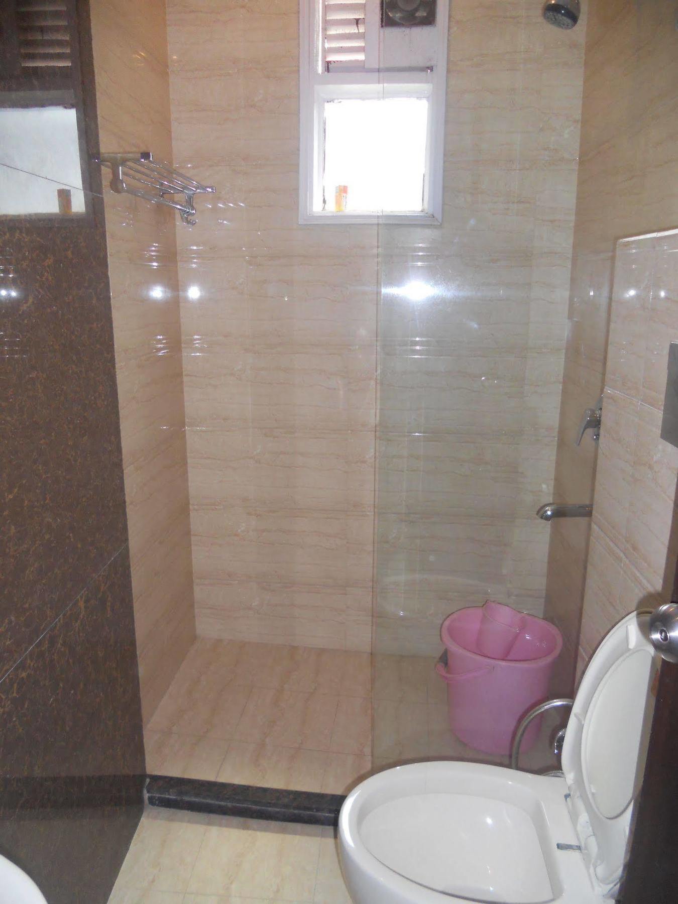 Amax Inn New Delhi Bagian luar foto