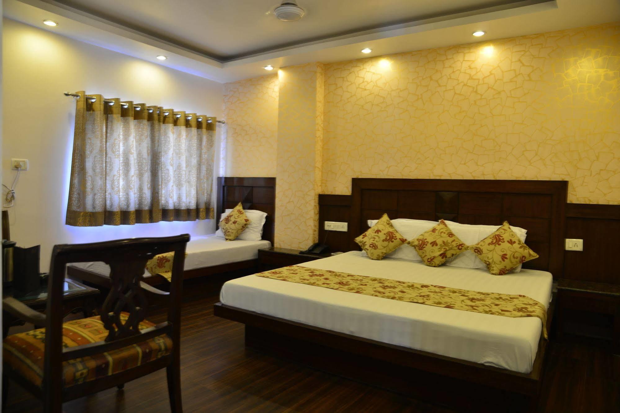 Amax Inn New Delhi Bagian luar foto