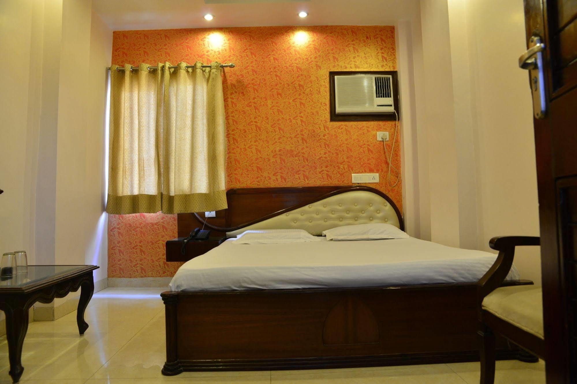 Amax Inn New Delhi Bagian luar foto