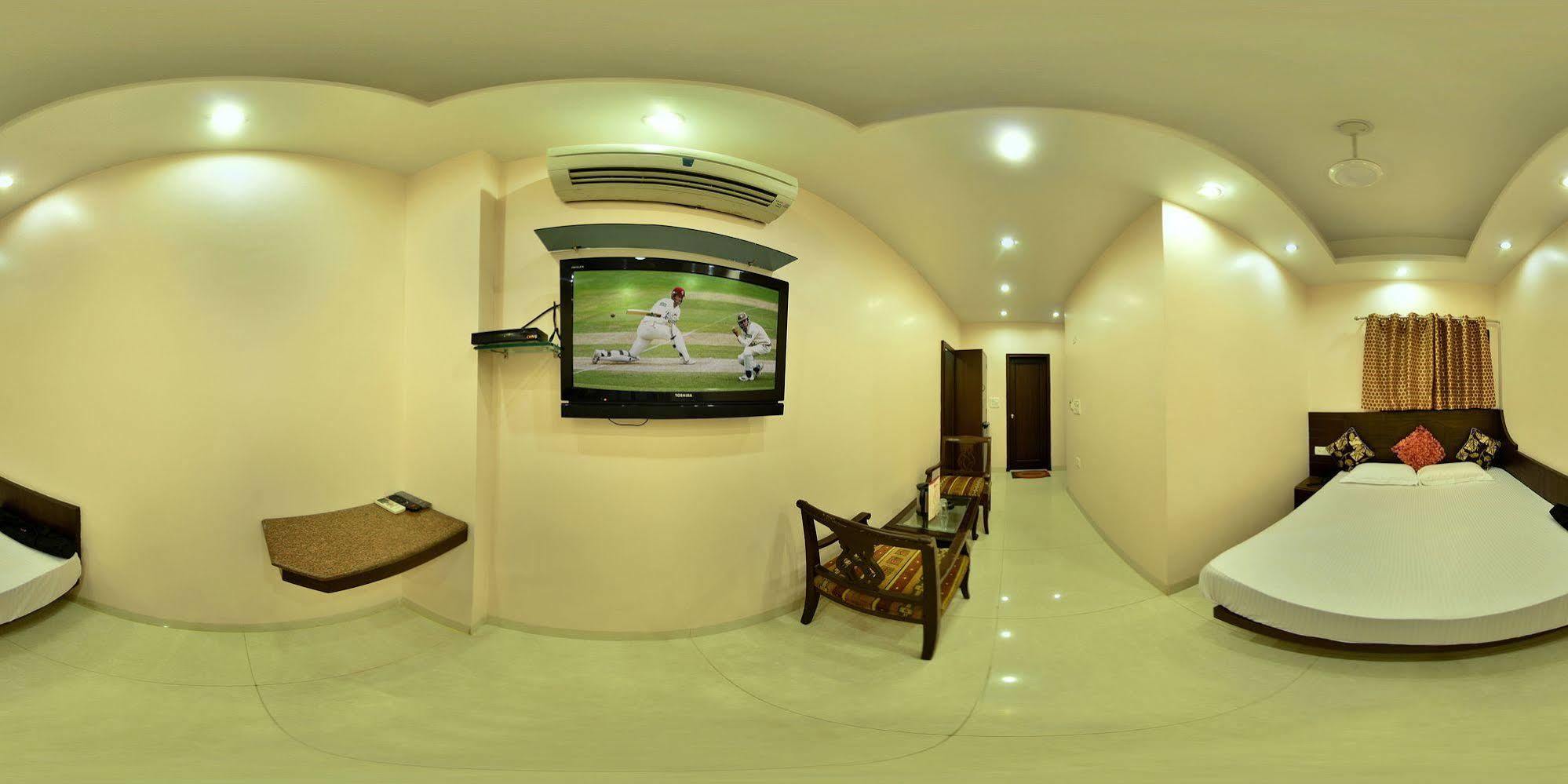 Amax Inn New Delhi Bagian luar foto