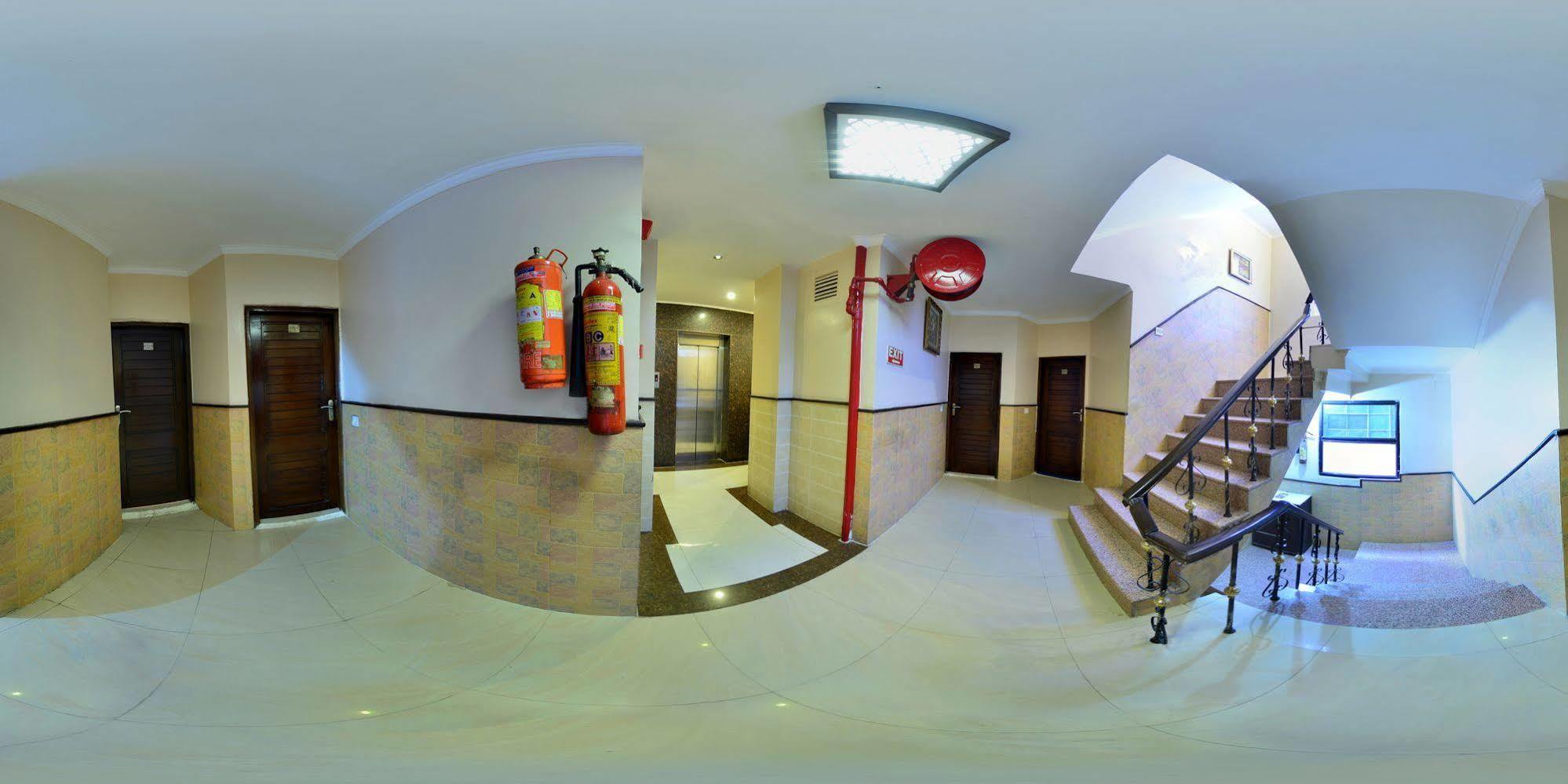 Amax Inn New Delhi Bagian luar foto
