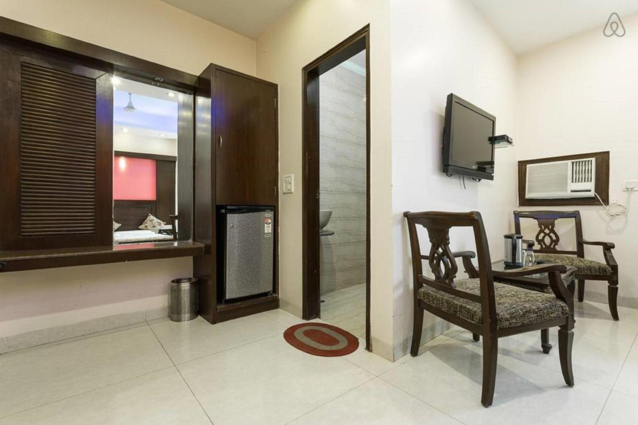 Amax Inn New Delhi Bagian luar foto