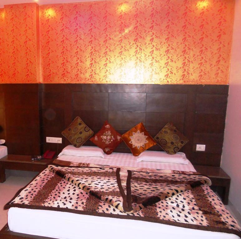 Amax Inn New Delhi Bagian luar foto
